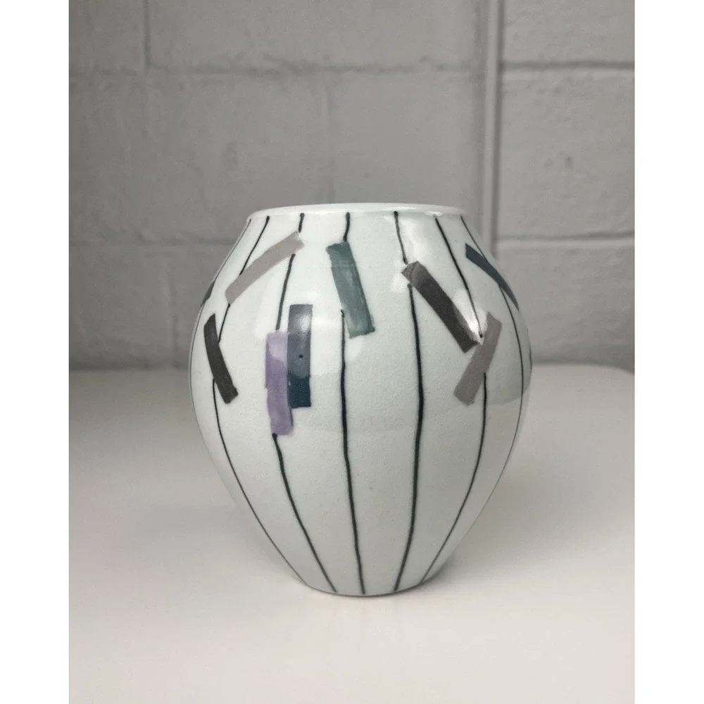 Karen Patinkin Studio Pottery Vase Memphis Style Graphic White Black Lines 6